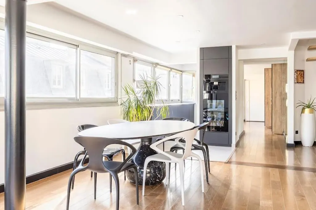 Duplex Familial Paris Tour Eiffel Apartment 0*,  France