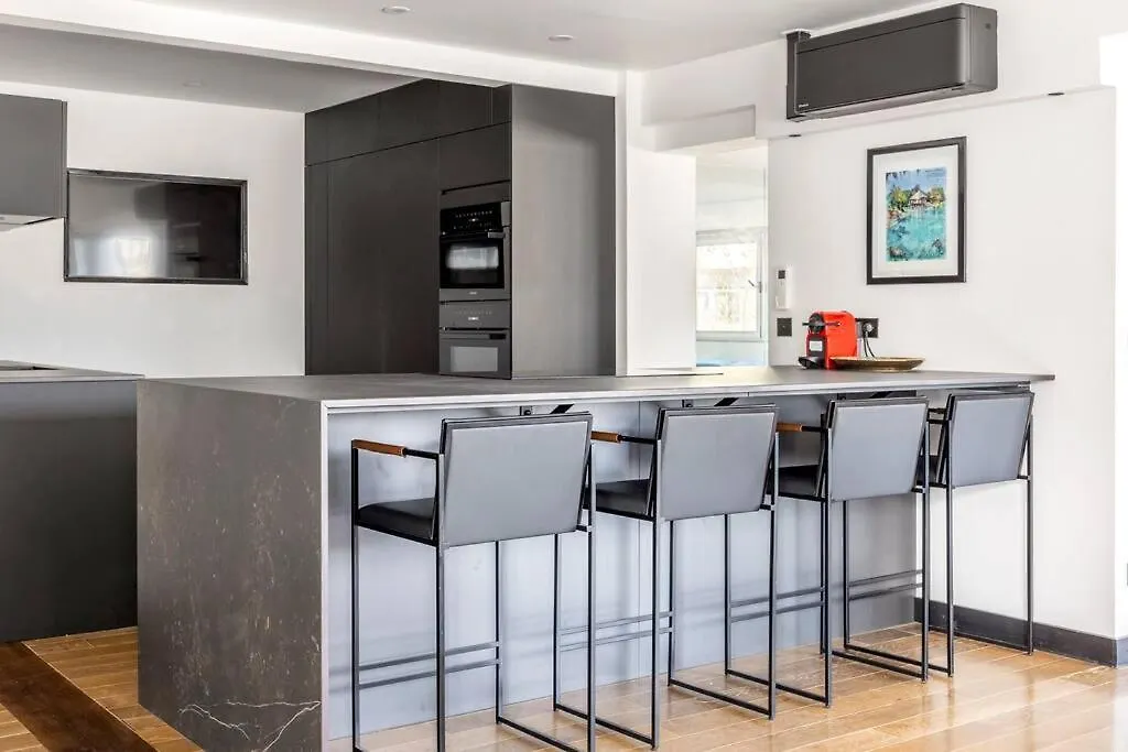Duplex Familial Paris Tour Eiffel Apartment France